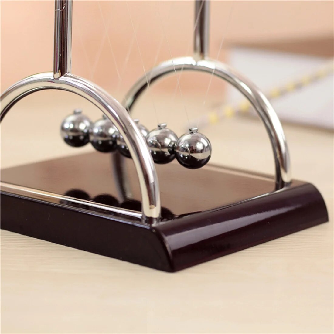 2019 New T Shaped Newton Cradle Balance Ball Science Puzzle Fun Desk Toy Stress Reliever Kinetic Motion Toy For Home And Office