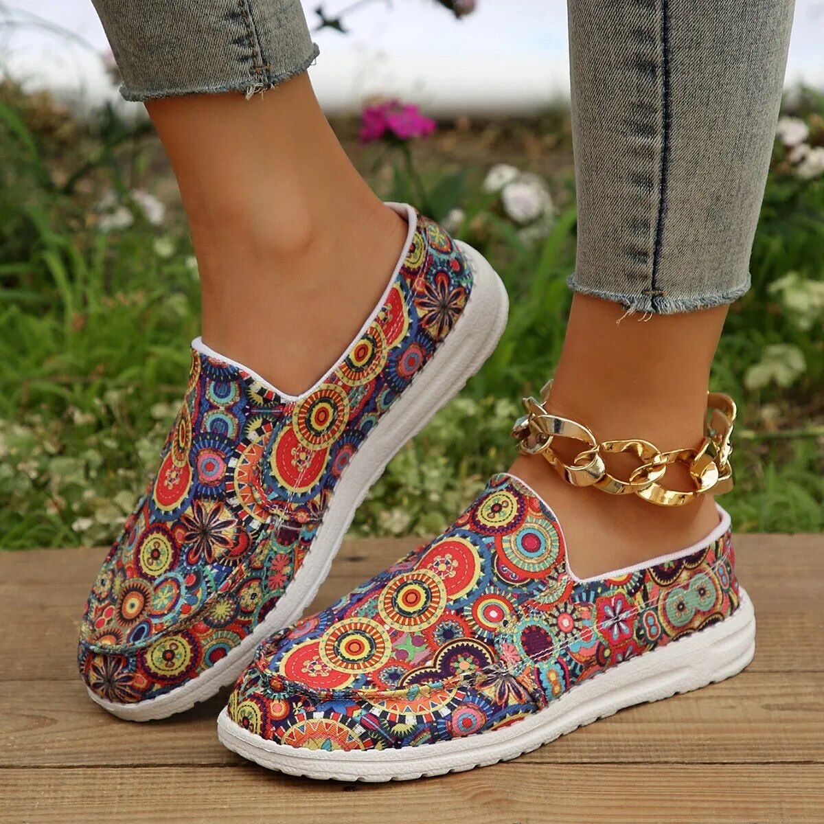 Canvas Shoes Women's Slip On Fashion Print Canvas Sneakers Low Top Casual Non Slip Lightweight Women Comfy Walking Flat Shoes