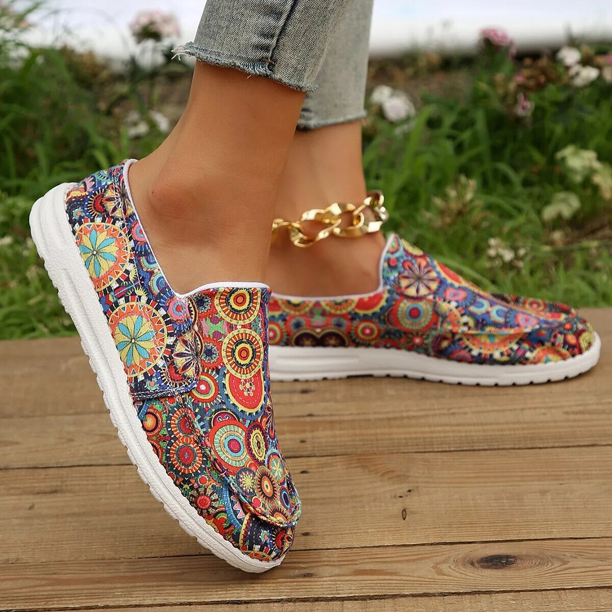 Canvas Shoes Women's Slip On Fashion Print Canvas Sneakers Low Top Casual Non Slip Lightweight Women Comfy Walking Flat Shoes